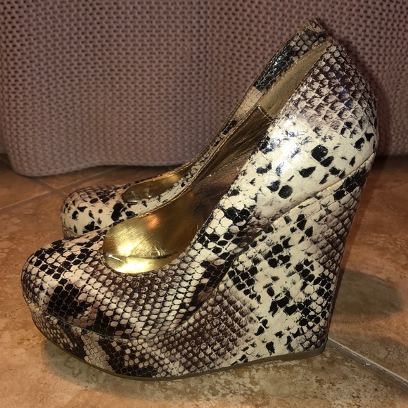 Steve Madden 7 P-Mardi Python print wedges - Picture 7 of 8